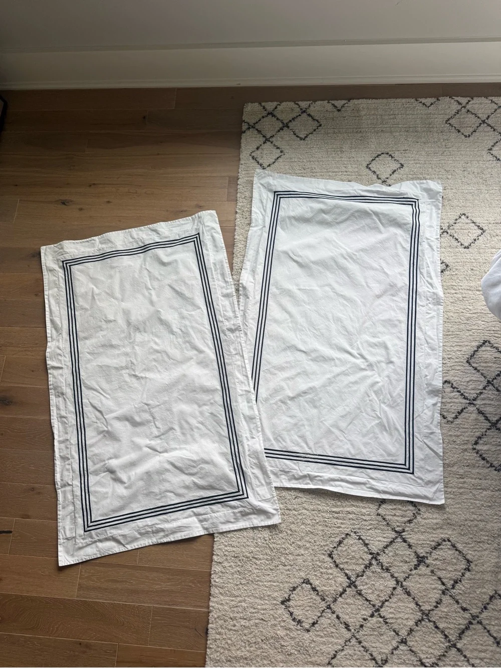 2 Pottery Barn Grand Organic Percale Sham - White with Black Double Border